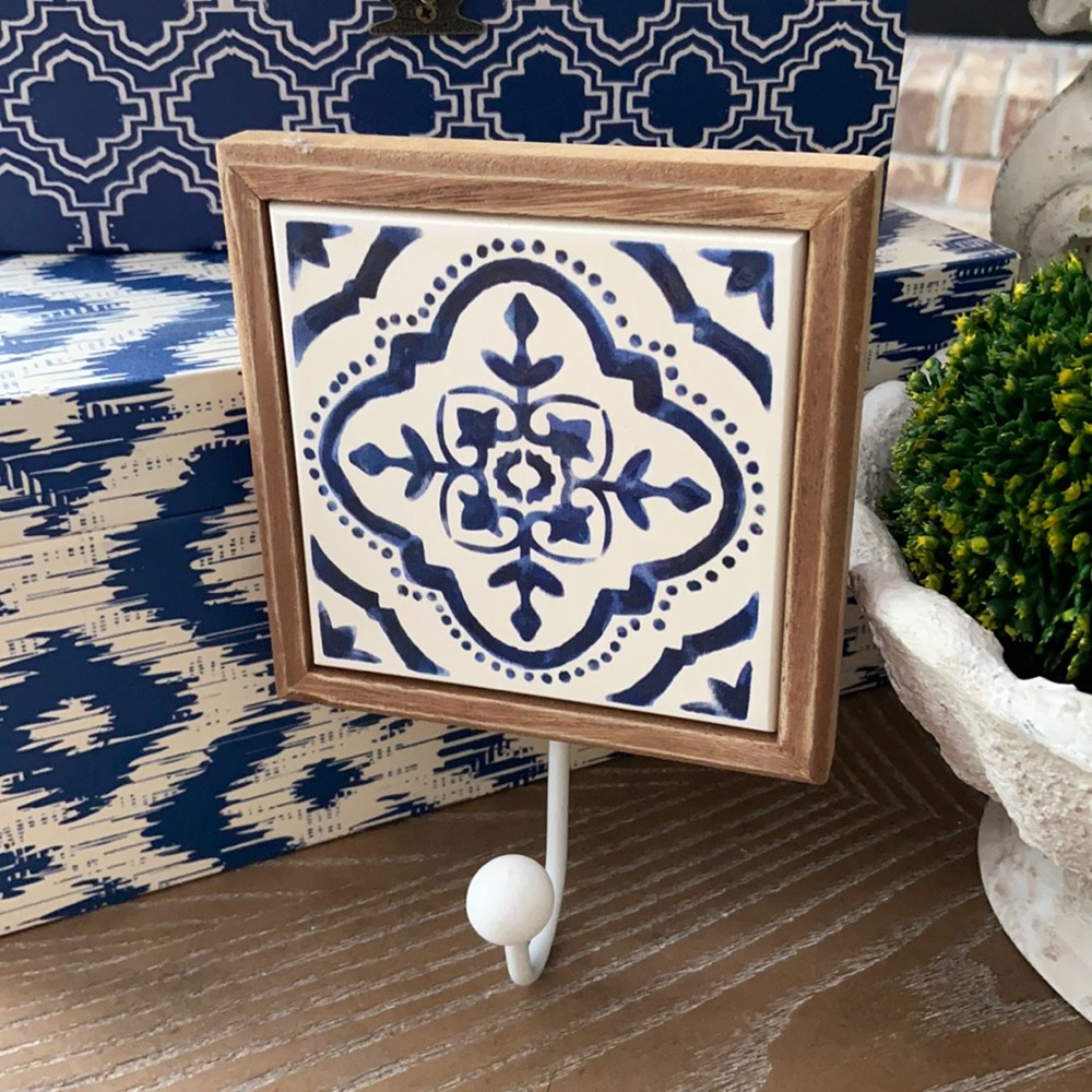 NEW! Blue & White Medallion Tile Pattern Metal & Wood Wall Hook